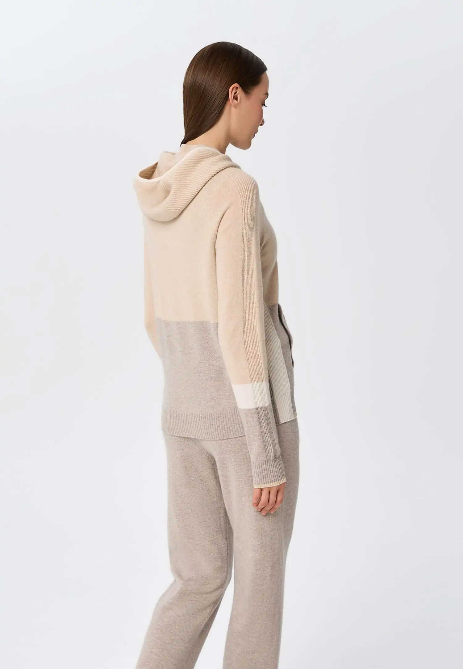 Джемпер на молнии с капюшоном W25-00CH0614 Marc & André